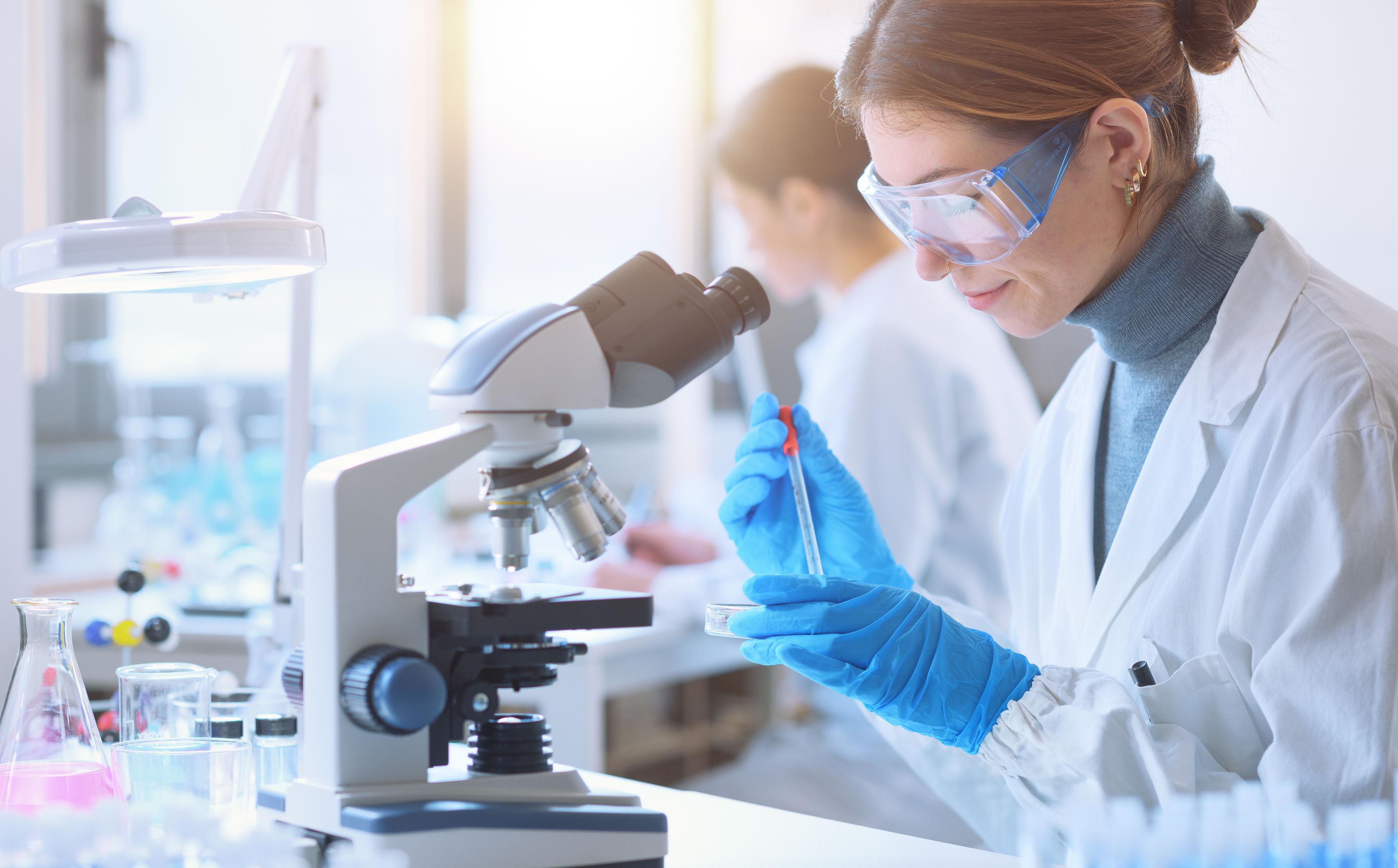 Researcher in lab -- Image credit: StockPhotoPro | stock.adobe.com